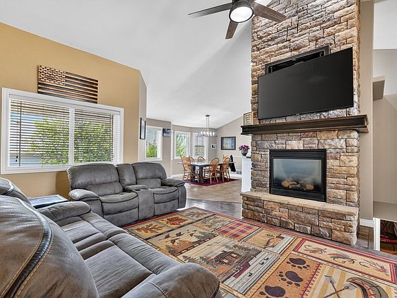3rd image of 1070 Patriot St