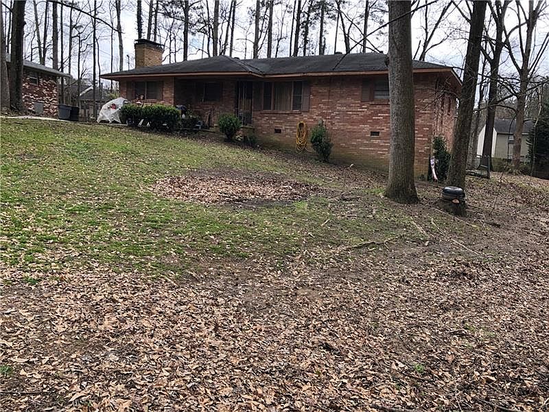 2nd image of 877 Green Valley Rd SW