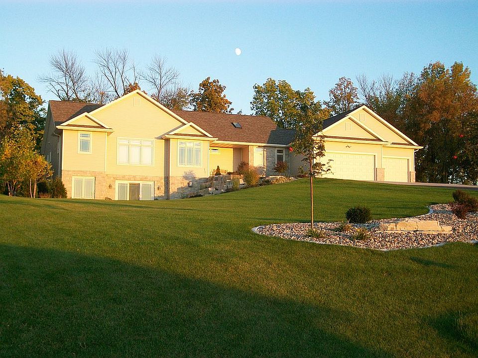 2nd image of N8403 Park Ridge Dr