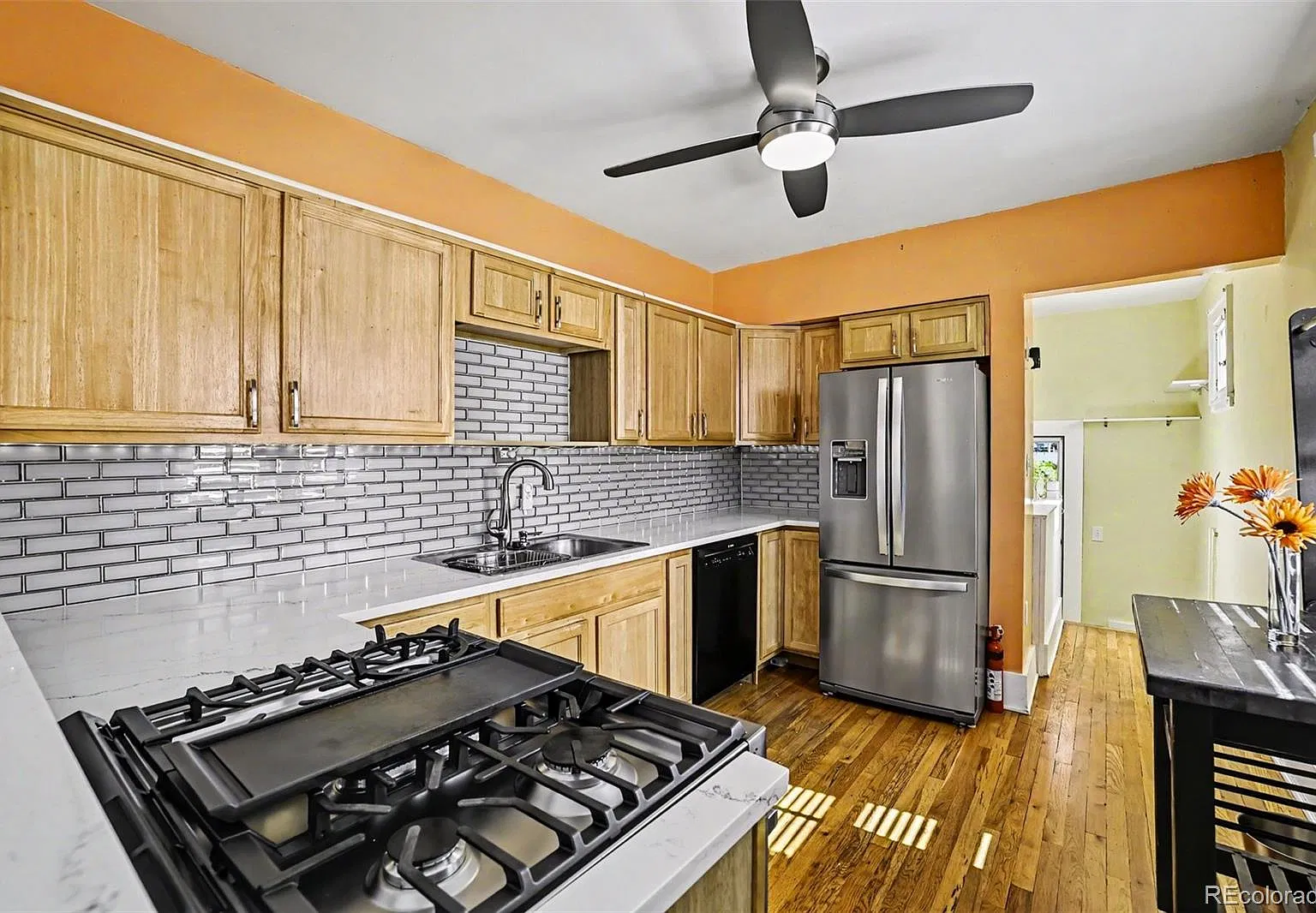 2 bed, 3.0 bath, 1114 sqft, $2,400 — Photo 4
