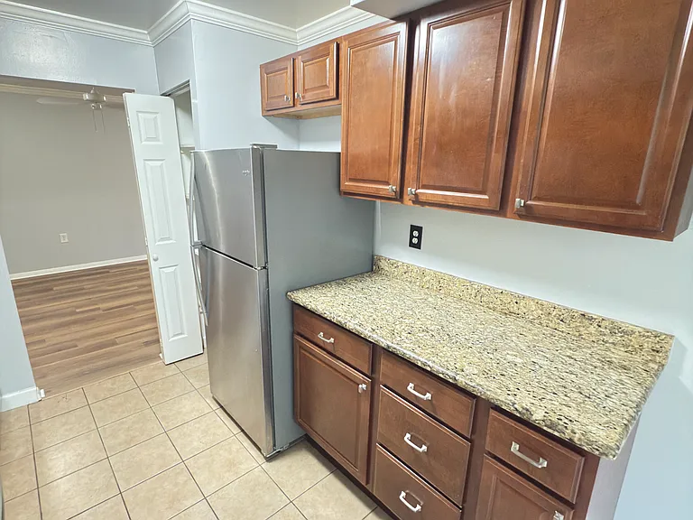 5618 Bloomfield Dr #201 — Photo 9
