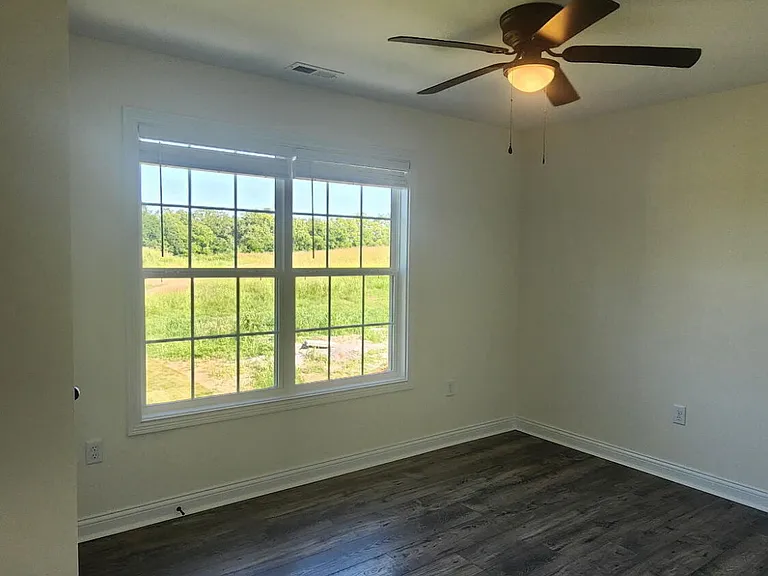 929 Olympic Ct — Photo 13