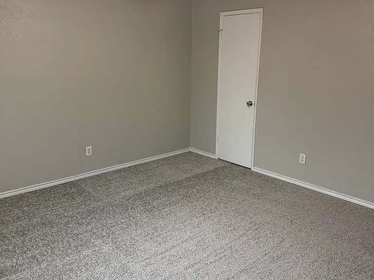 7009 Greenview Cir N — Photo 17