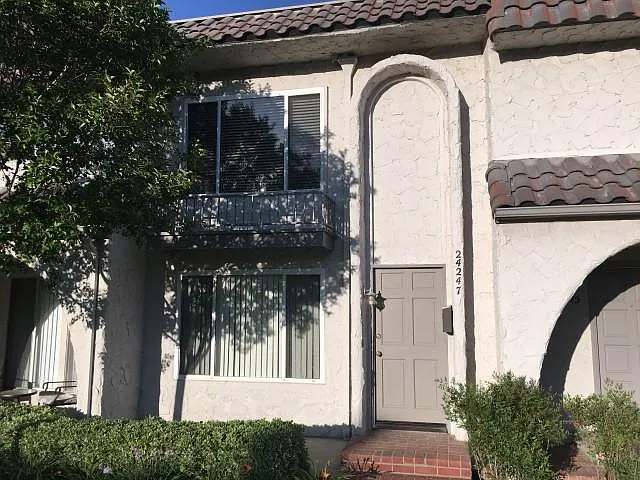 24247 La Glorita Cir — Photo 2