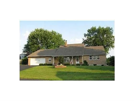 3215 Hokendauqua St photo 1