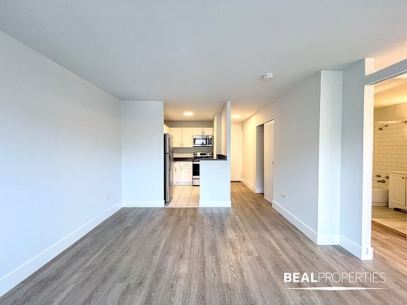 3rd image of 1344 N Dearborn Pkwy #18J