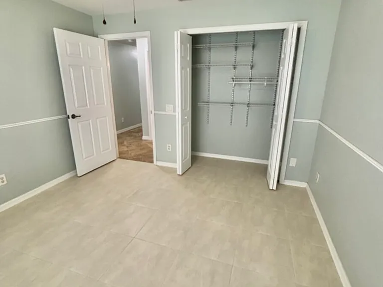 1405 Trafalgar Pkwy — Photo 68