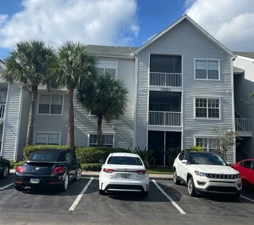 1221 Bermuda Lakes Ln #202