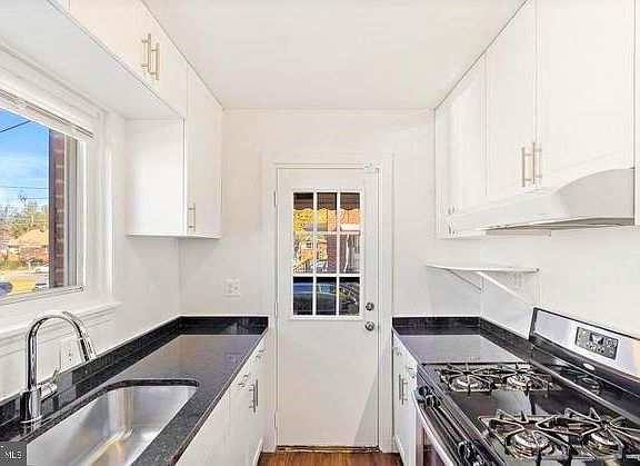 5th image of 4906 Winthrop St