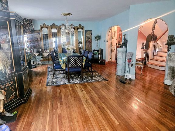 4th image of 71 Townsend St