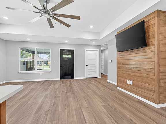 4th image of 2021 N 30th St