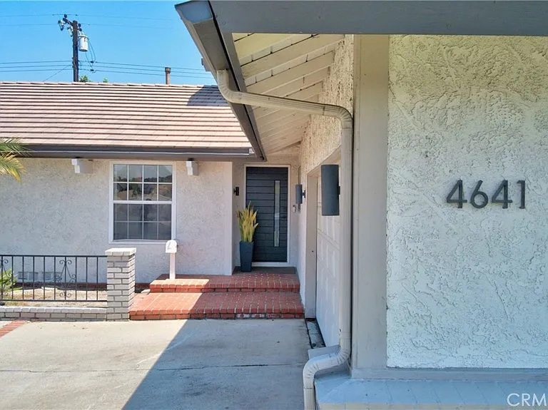 4641 Newman Ave — Photo 6