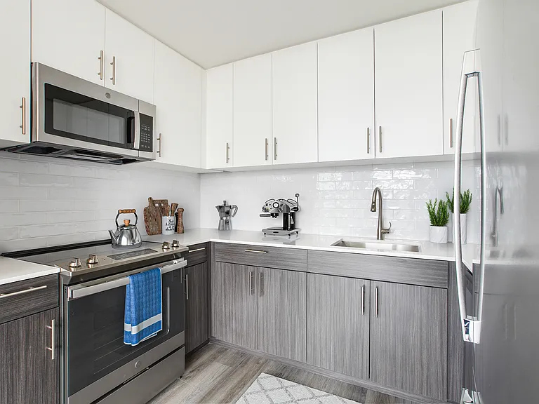 413 Summit — Photo 11