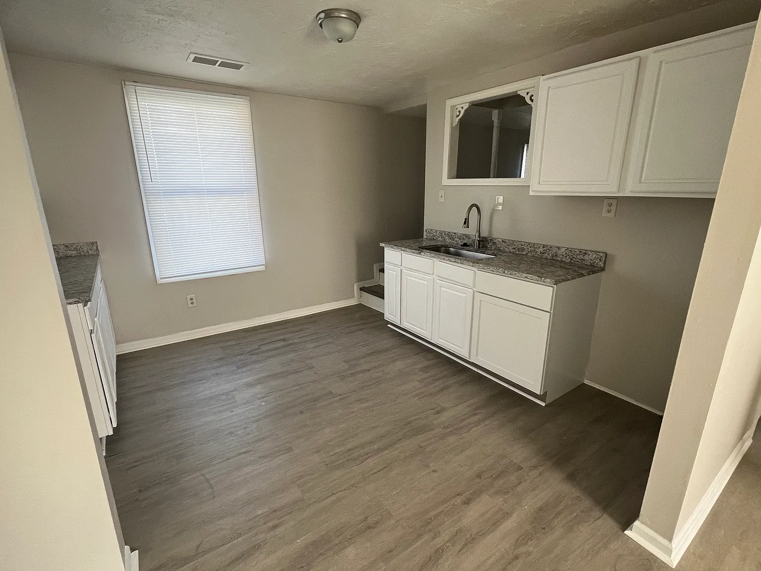 220 E Birch St — Photo 2