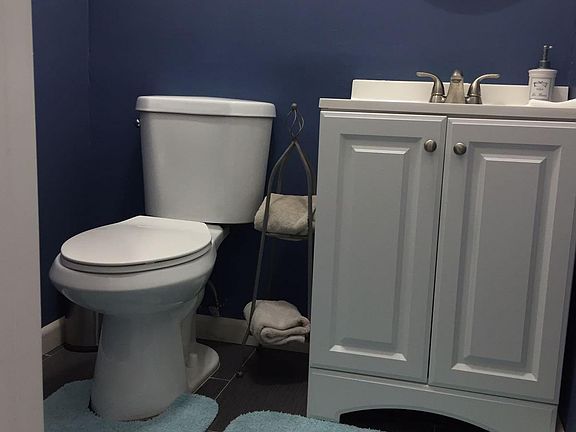 5th image of 3566 NE 168th St APT 3