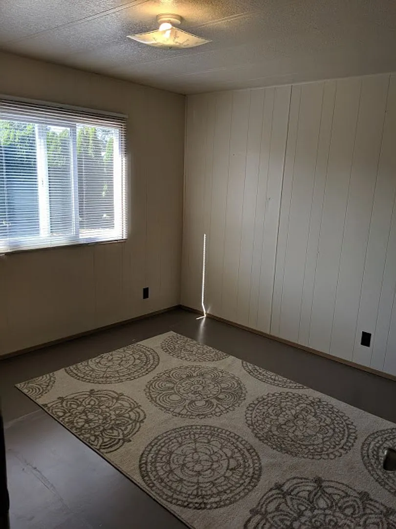 2 bedroom + Office, One Bath Mobile Home Meridian School District — Photo 4