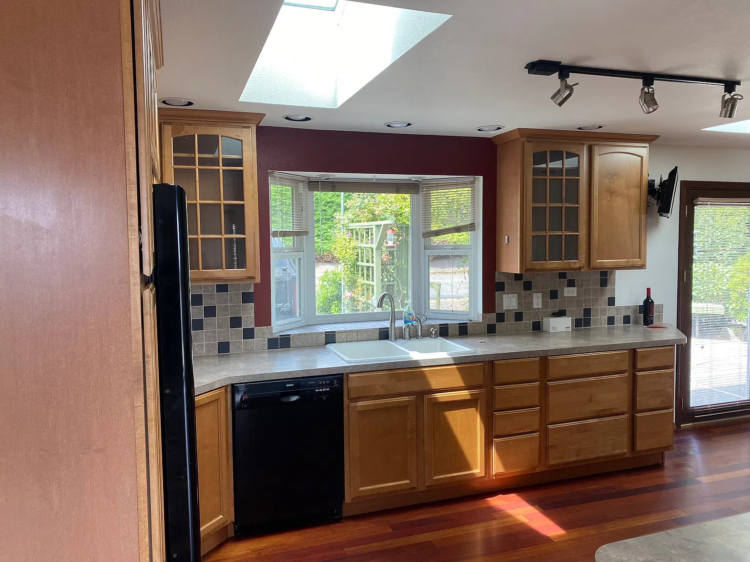 4 bed, 2425 sqft, $3,450 — Photo 2