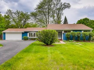 18 N Indian Creek Rd, Lincolnshire, IL 60069