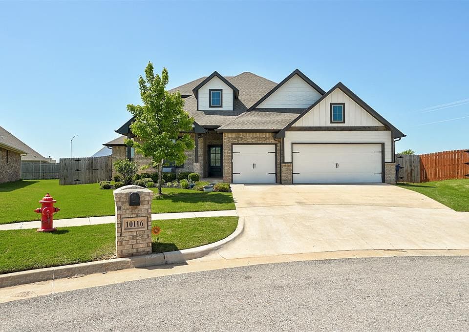 1st image of 10116 NW 139th Cir
