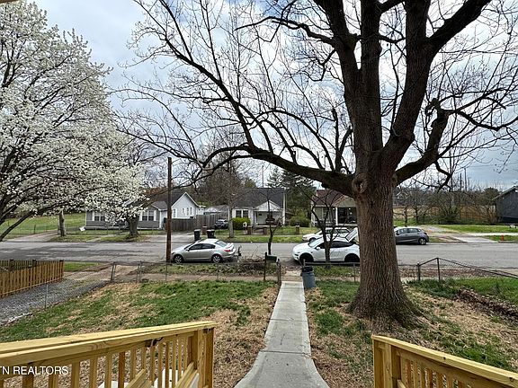 3rd image of 1715 Woodbine Ave