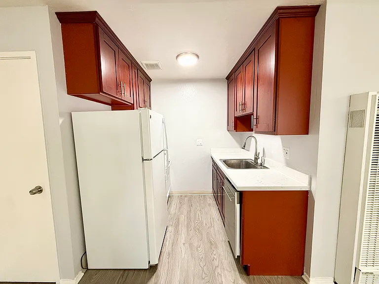 475 Alcatraz Ave #8 — Photo 3
