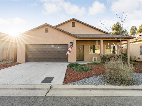 1237 Chestnut Lane, Dinuba, CA 93618