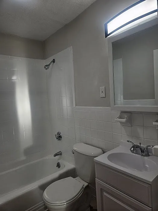 2 bed, 1.0 bath, 800 sqft, $2,600 — Photo 4