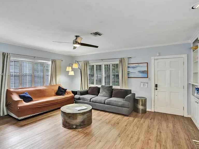 530 NE 11th Ave — Photo 6