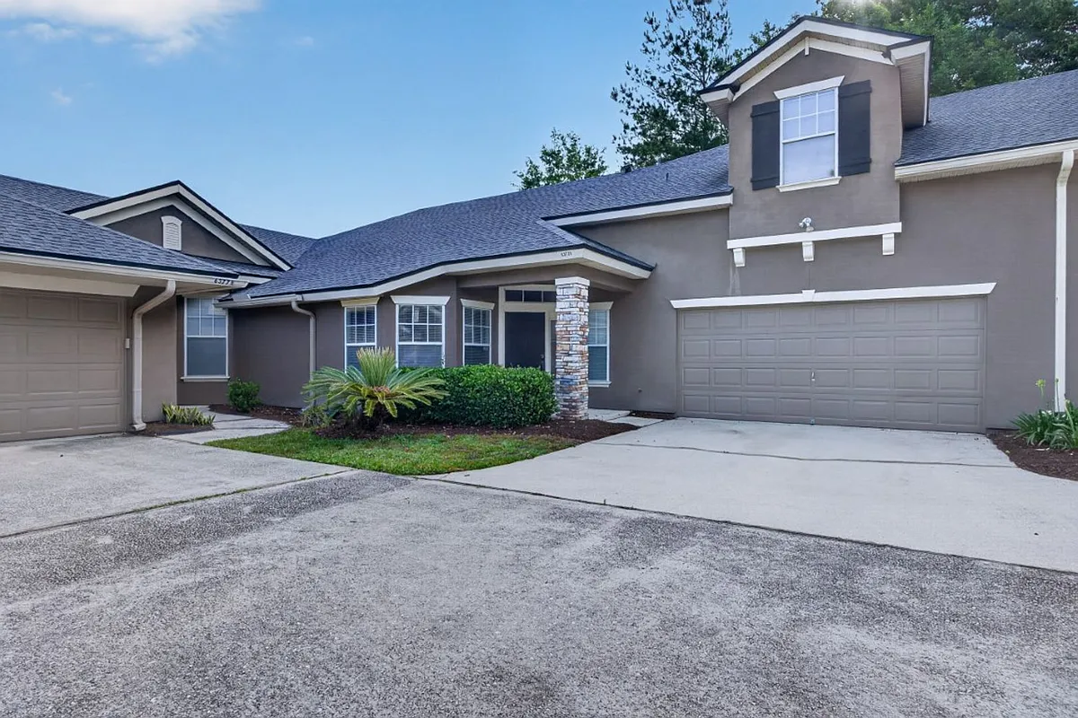 Building Photo - 6377 Island Forest Dr #D
