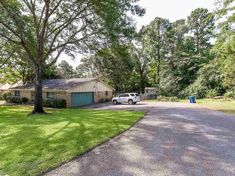 1st image of 213 Woodhaven Dr