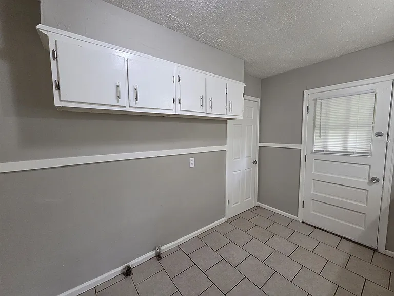 4062 Shirley Dr — Photo 6