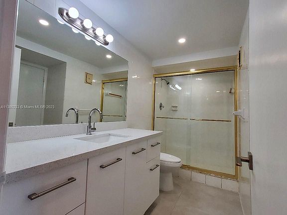 5th image of 200 Lakeview Dr APT 309