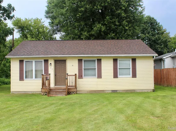 123 Hale St E, Fowlerville, MI 48836