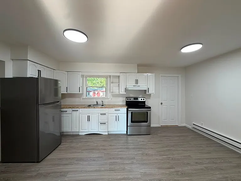 304 Iroquois Trl — Photo 4