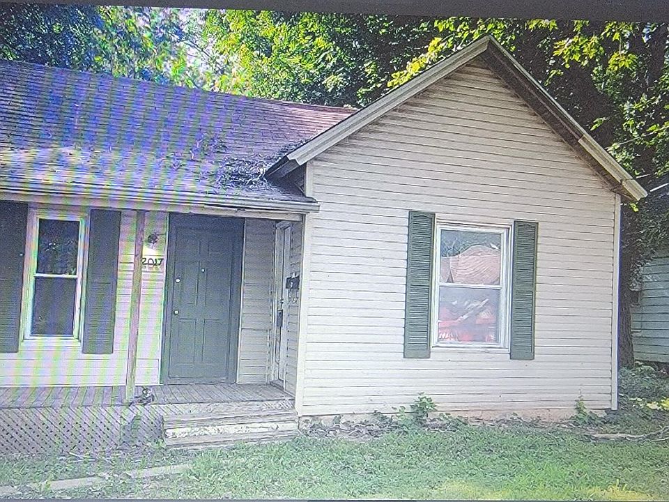 2nd image of 2017 N Travis Avenue