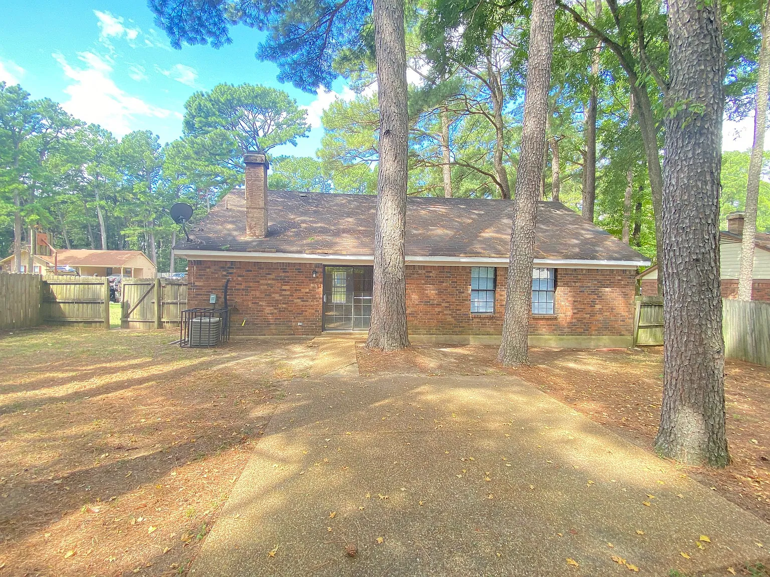 4542 Sandy Park Dr — Photo 2