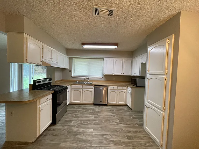 3718 French Wood Dr — Photo 3