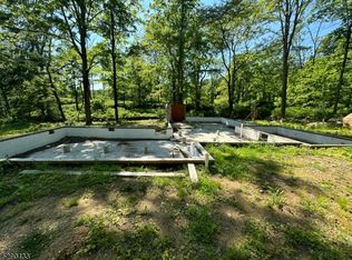 3 Longview Rd, Lebanon, NJ 08833