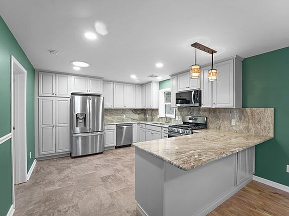 3rd image of 1122 Day Hollow Rd