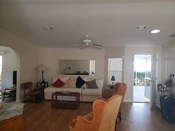 4th image of 19 Chatsworth Ln