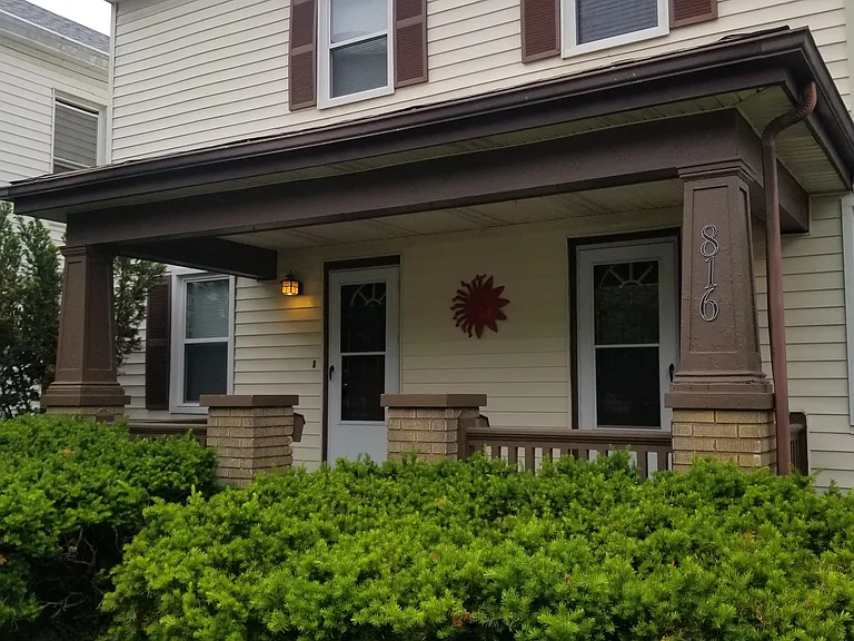 U2 entry is the left side door.
