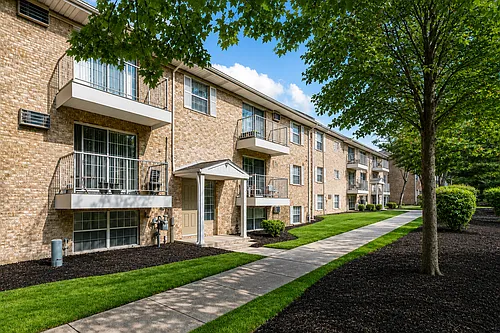 Oak Brook Gardens Photo 1