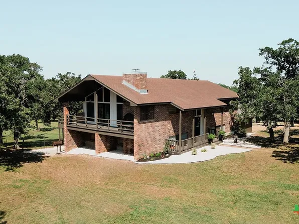 3225 Lower Mission Valley Rd, Victoria, TX 77905