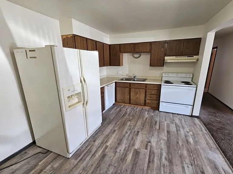 820 W Hillcrest Dr #1 — Photo 4