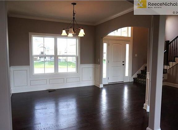 5th image of 329 SE Golden Ln