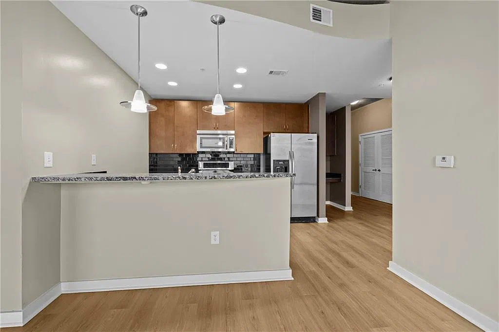 2 bed, 2.0 bath, 1075 sqft, $2,695 — Photo 4