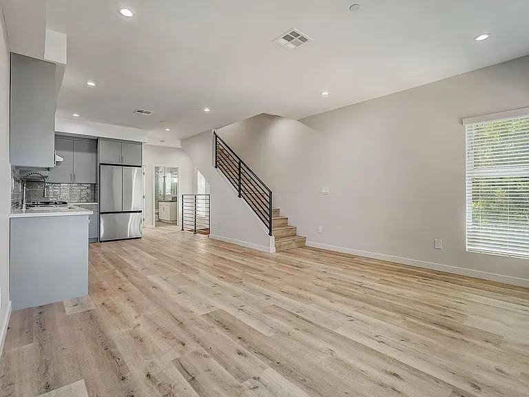 834 N June St #834 — Photo 7