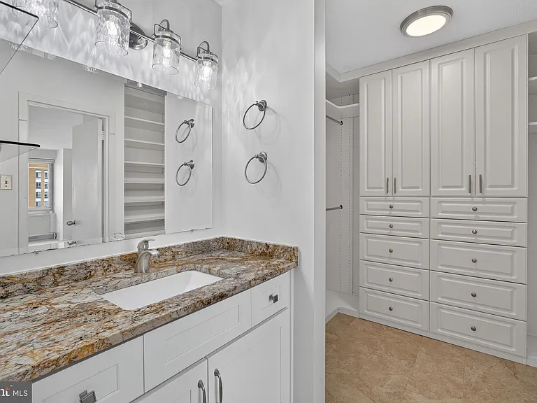 4515 Willard Ave #2203S — Photo 23