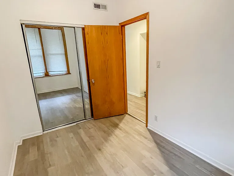 2152 W Division St #2R — Photo 6