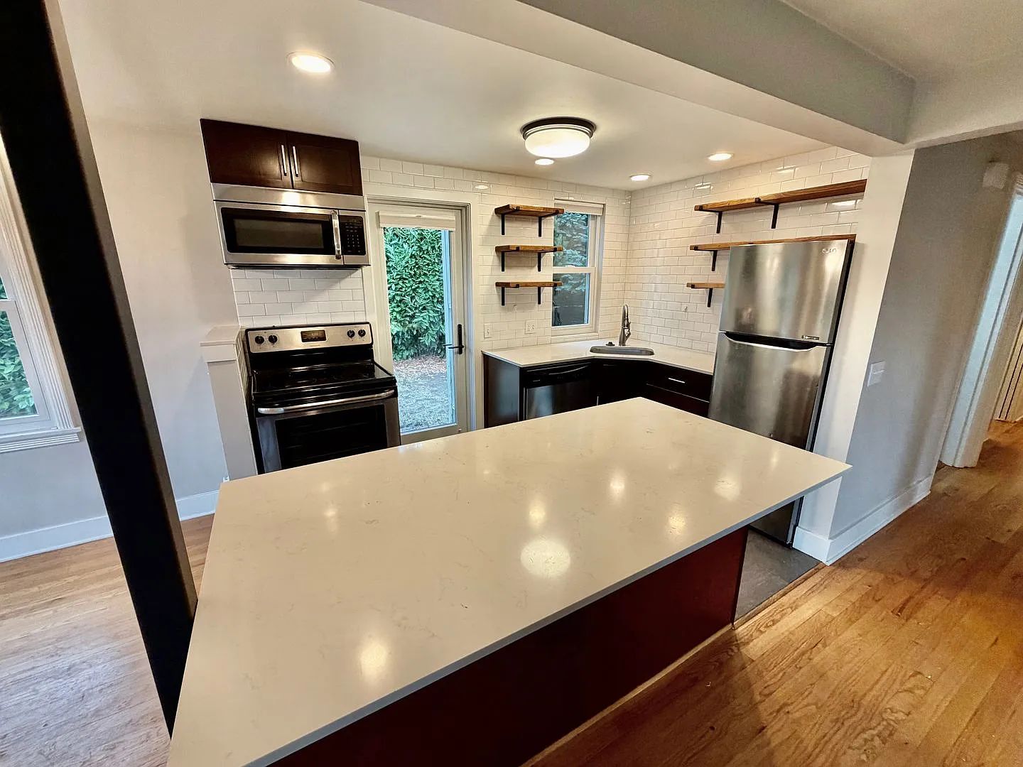 Charming Mid-Century Rambler in Magnolia! — Photo 4